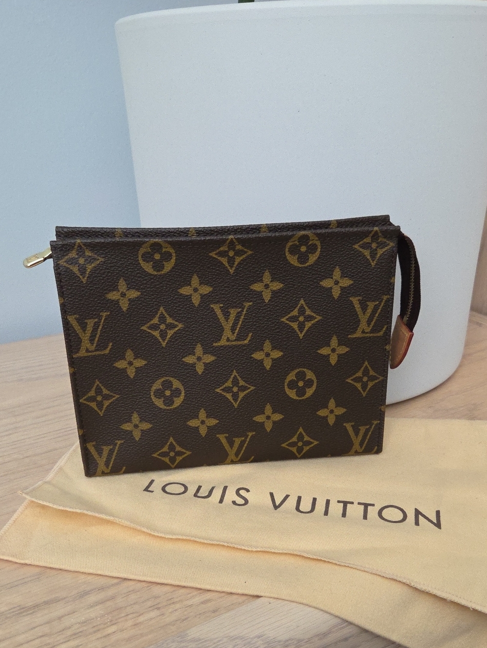 NWOT Authentic Vintage Y2K Louis Vuitton Monogram Toiletry Pouch 19